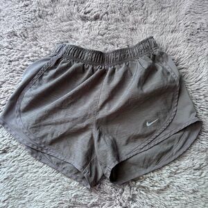 Nike Tempo Running Shorts Womens XS Gray Dri-Fit Elastic Waist 3 Inch Activewear